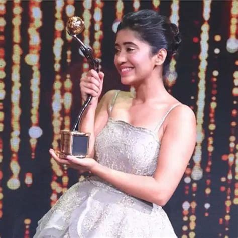 Gold Awards 2019: Shivangi Joshi cannot contain her happiness as she ...