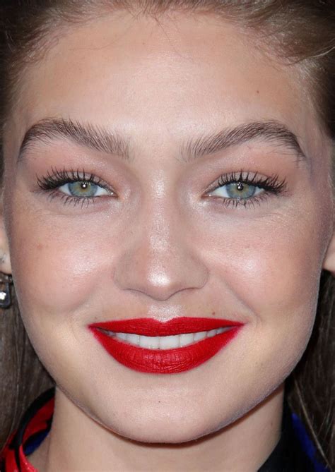 Close Up Of Gigi Hadid At The Cfda Fashion Awards Gigi Hadid