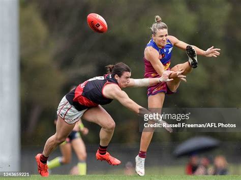 Emily Bates Of The Lions In Action During The 2022 S7 Aflw Round 06 News Photo Getty Images