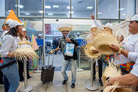 Turistas S O Recepcionados Em Clima De Arraial No Aeroporto De Boa