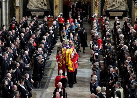 Queen Elizabeth Ii Laid To Rest In St George S Chapel Windsor Castle