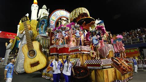 Escolas campeãs do Carnaval de São Paulo desfilam nesta sexta no