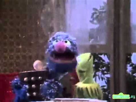 Sesame Street Kermit and Grover The Sunglass Salesman