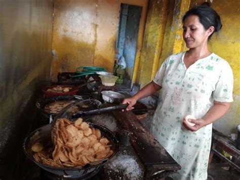 Perajin Tempe Di Malang Kian Terpuruk Imbas Kenaikan Harga Minyak Dan