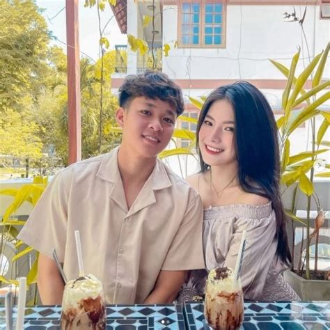CHÙM ẢNH Nhan sắc như thiên thần của hot girl đeo kính khiến báo Trung Quốc khen ngợi hết