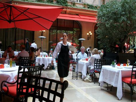 La Cour Jardin Au Plaza Ath N E Restaurant Paris E Retour La