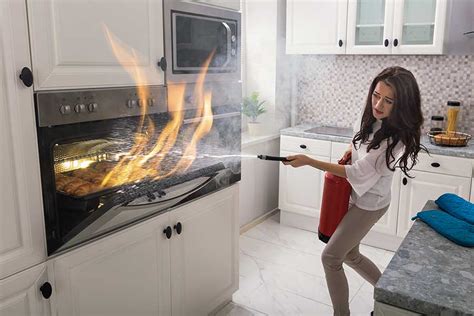 10 Kitchen Fire Safety Tips: Stovetop & Oven Safety – Kitchen Acorns