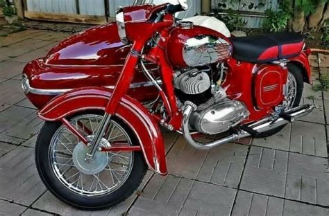 Solve JAWA 350 se sajdkou jigsaw puzzle online with 70 pieces