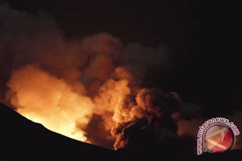 Bnpb Gunung Lokon Meletus Antara News