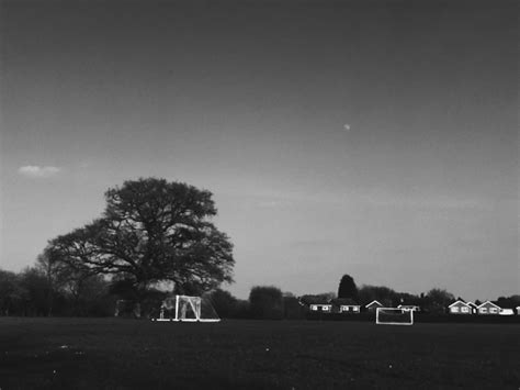 Photographers are rushing to find the exact lunar rise time tonight 4