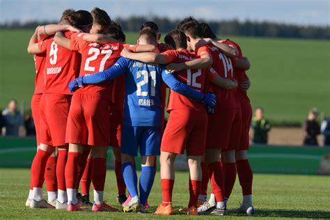 3 5 Dorfbuam Unterliegen Am Letzten Spieltag In Aubstadt Spvgg