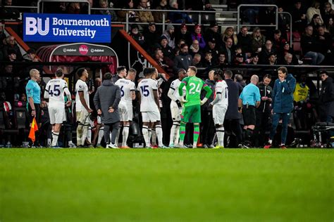 Jogador do Luton Town tem parada cardíaca na Premier League