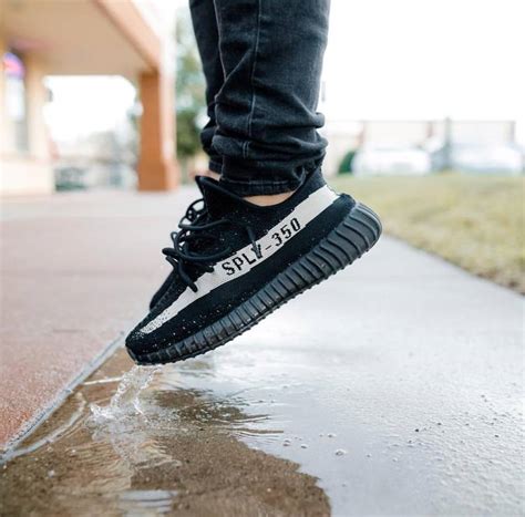 Yeezy Boost 350 V2 'Oreo' - adidas - BY1604 | GOAT