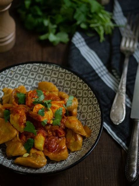 Curry de poulet à la tomate et knepfle de patate douce Je vais vous