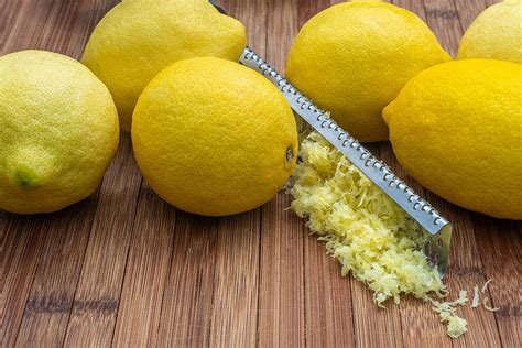 How To Zest Lemon Easy And Quick Techniques The Kitchen Community