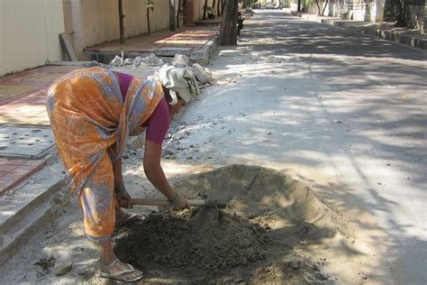 Hit By Cash Crunch Hyderabads Daily Wage Labourers Migrating Back To