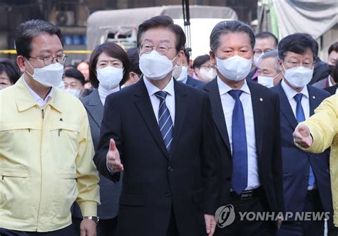 화재 현장 방문하는 이재명 대표 연합뉴스