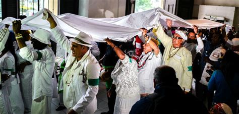 Sacerdotes Yorubas Cubanos Aconsejan Contra Enfermedades Y El Mal