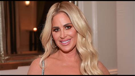 Kim Zolciak Has Wardrobe Malfunction On Instagram Live Youtube