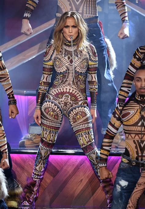 Jennifer Lopez Performs On The 2015 American Music Awards Glamour