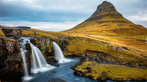 G Ra Kirkjufell I Wodospad Kirkjufellsfoss W Islandii