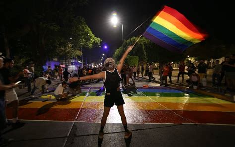 Marcha Del Orgullo Lgbt Le N Inicia La Fiesta Con Pinta De Cruces