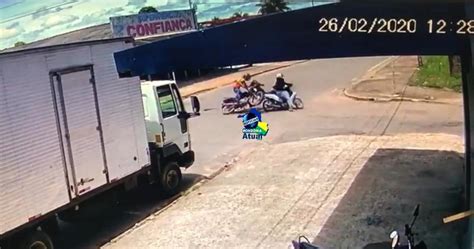 Câmera registra acidente entre duas motos em Ji Paraná veja o vídeo