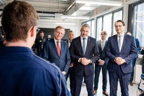 Besuch Des Sterreichischen Bundeskanzler Karl Nehammer Im Bmw Group