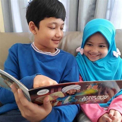 Kakak Penyayang 9 Momen Manis Kedekatan Alwi Assegaf Dan Sang Adik