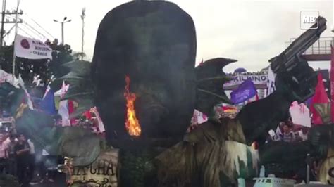 Burning Of Pres Duterte S National Effigy Called Ang Shokoy Ng Bayan