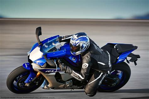 2015 Yamaha Yzf R1 Game On Asphalt And Rubber