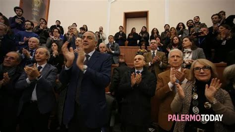 Mattarella Presidente Standing Ovation All Ex Convento Dei Teatini