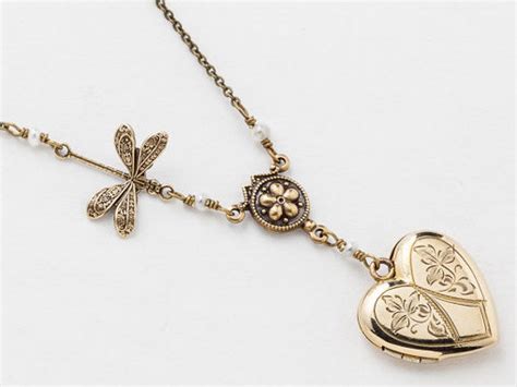 Antique Gold Heart Locket Necklace Gold Filled Locket Photo Locket Leaf