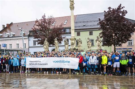 Fast 400 voestalpine BÖHLER Edelstahl Teilnehmer innen beim Brucker