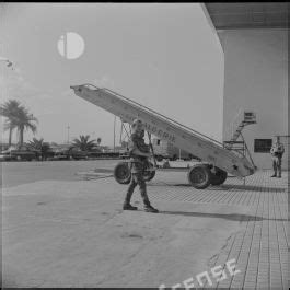 ImagesDéfense Devant laéroport de Maison Blanche à Alger une