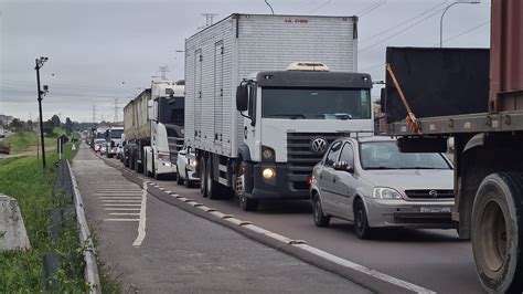 Obras causam congestionamento de dez quilômetros no Contorno Sul de