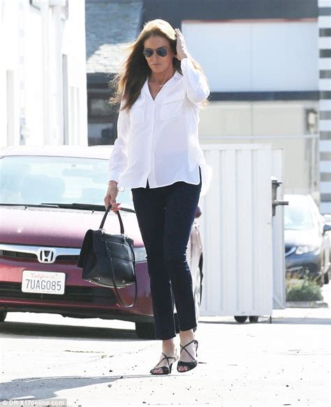Caitlyn Jenner Wasn T Comfortable Having Sex With Kris Daily Mail Online