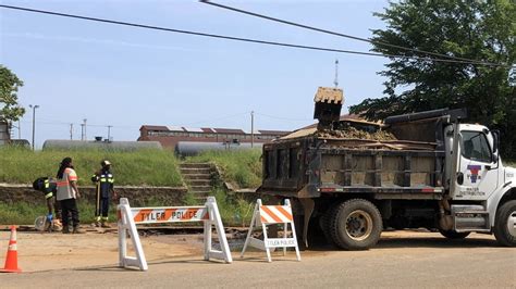 City Of Tyler Water Crews Work To Repair Water Main Break Cbs Tv