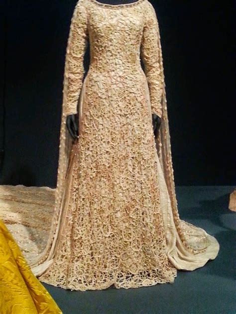 17 Best images about costume on Pinterest | Vanessa redgrave, Cloaks ...