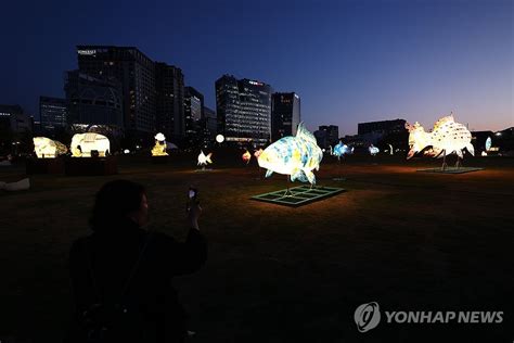 열린송현녹지광장 불 밝힌 전통등 연합뉴스