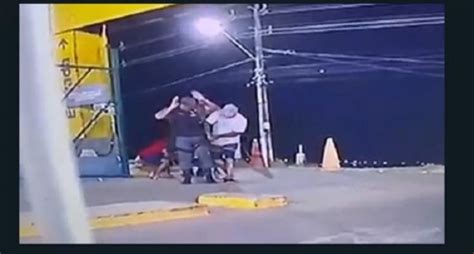 Veja vídeo Vigilante de supermercado tem arma e colete roubado durante