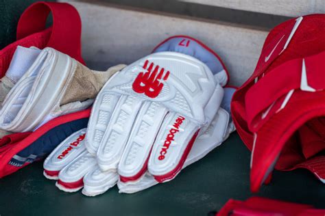 What Pros Wear Shohei Ohtani S New Balance Baserunning Gloves What