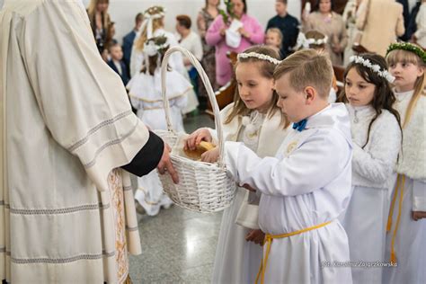 UROCZYSTOŚĆ PIERWSZEJ KOMUNII ŚWIĘTEJ W NASZEJ PARAFII Parafia