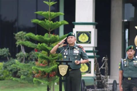 Pangdivif Kostrad Pimpin Upacara Bendera Dan Laporan Korps Kenaikan