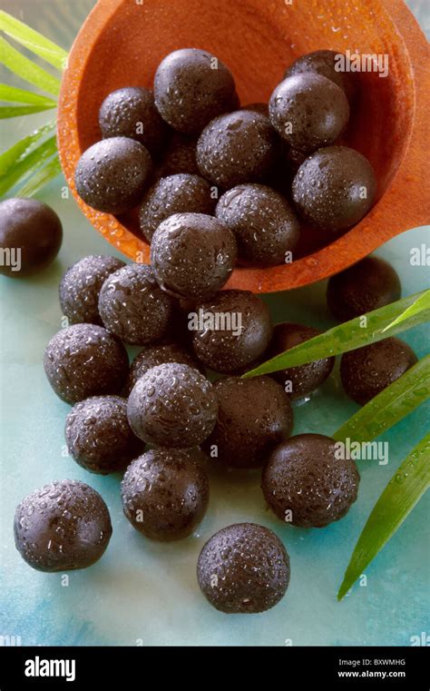 Acai berries Stock Photo: 33756396 - Alamy