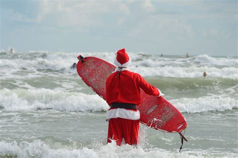 Surfing Santas in Cocoa Beach, Florida - Where the Crowd Might be More ...