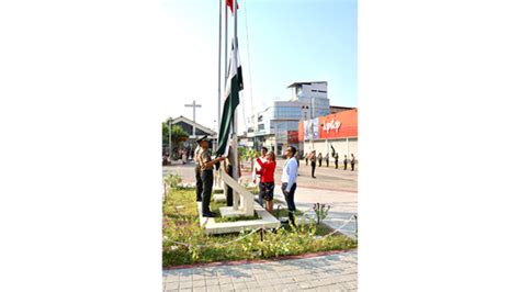 Ceremonia De Izamiento De Nuestro Pabell N Nacional En La Plaza Mayor