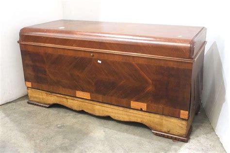 Classic Lane Cedar Chest With Lift Out Tray 19 X 46 X 23 Bunting