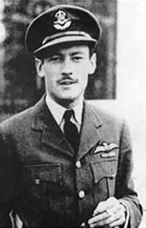 Asisbiz Aircrew Raf 92sqn Robert Stanford Tuck 01