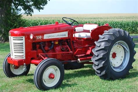 Semitrckn — Rollerman1 International 350 Utility Tractor Old